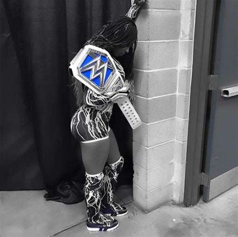 wwe naomi butt